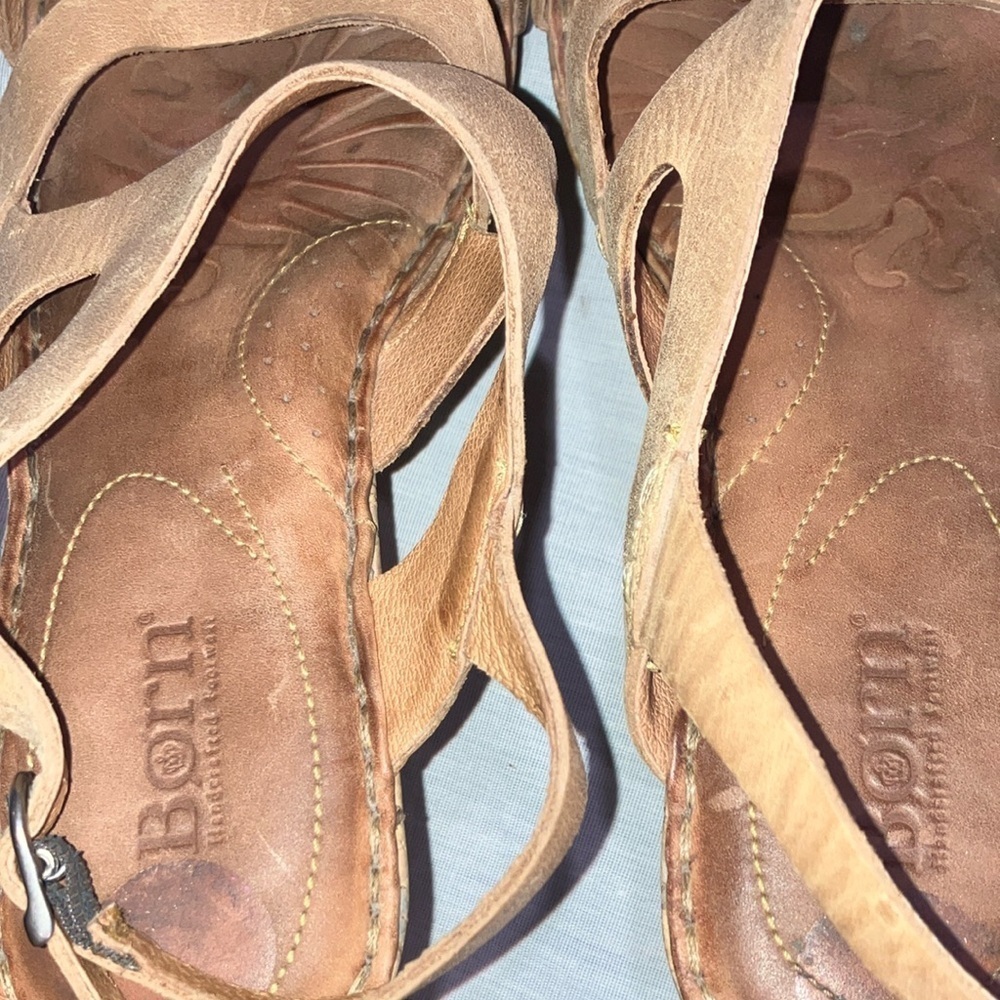 Size 9 (40.5) leather Women's Tan Wedge Sandals - Picture 16 of 16